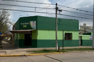 Propiedad en esquina ideal para diversos rubros en venta en Jesús María, Córdoba.
